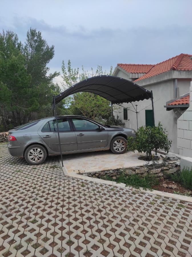 Obiteljska Kuca Za Odmor Futura Villa Milna  Exterior foto