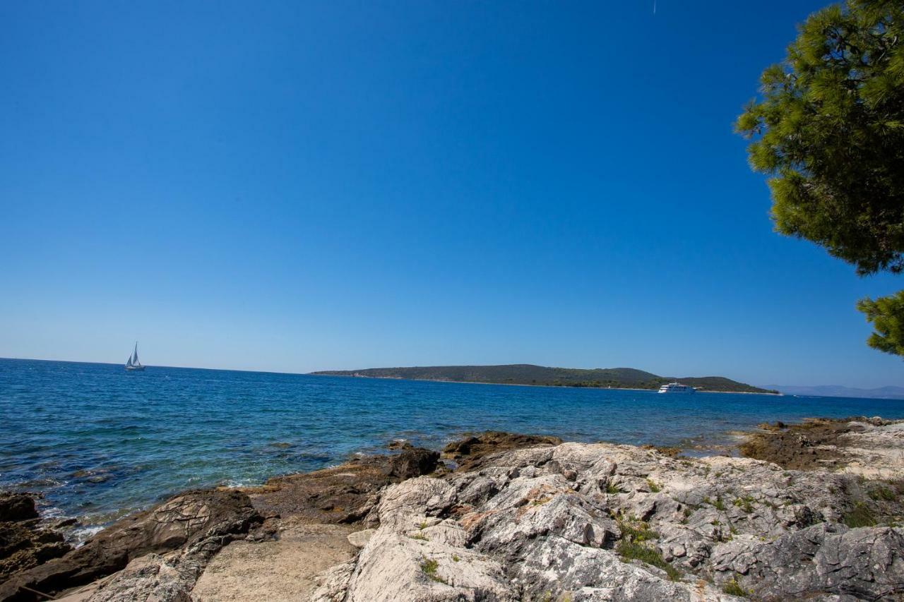 Obiteljska Kuca Za Odmor Futura Villa Milna  Exterior foto