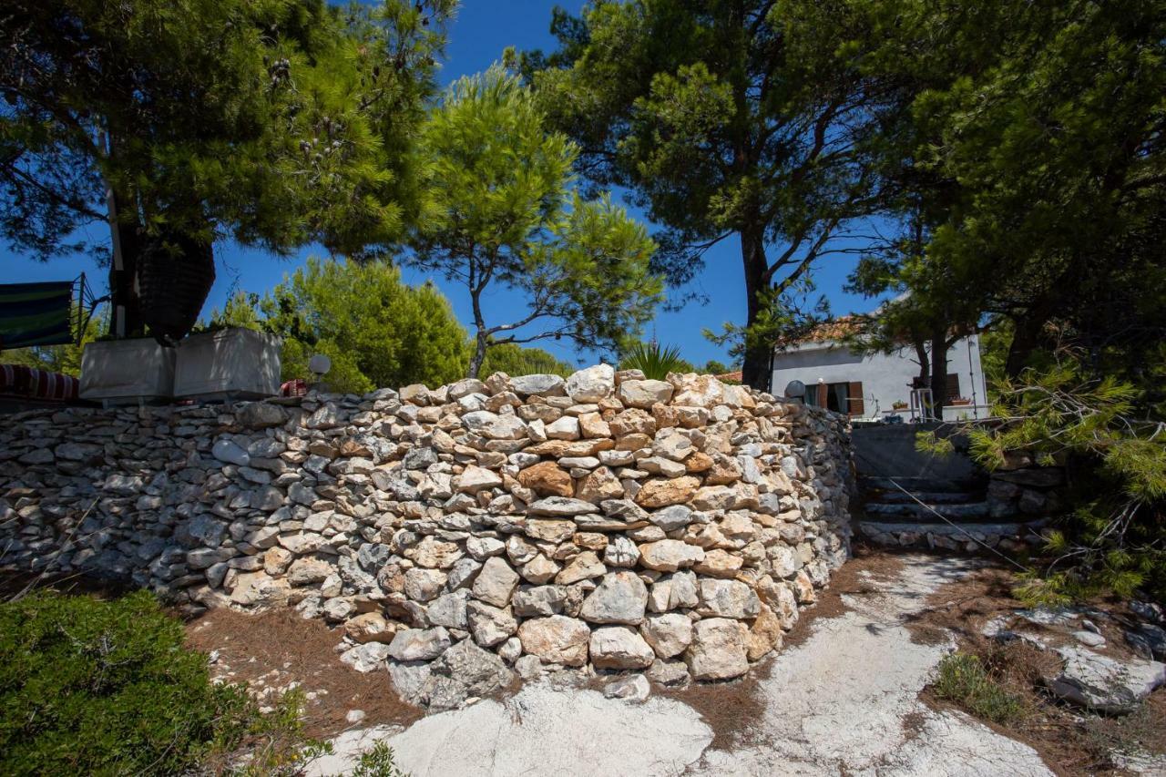 Obiteljska Kuca Za Odmor Futura Villa Milna  Exterior foto